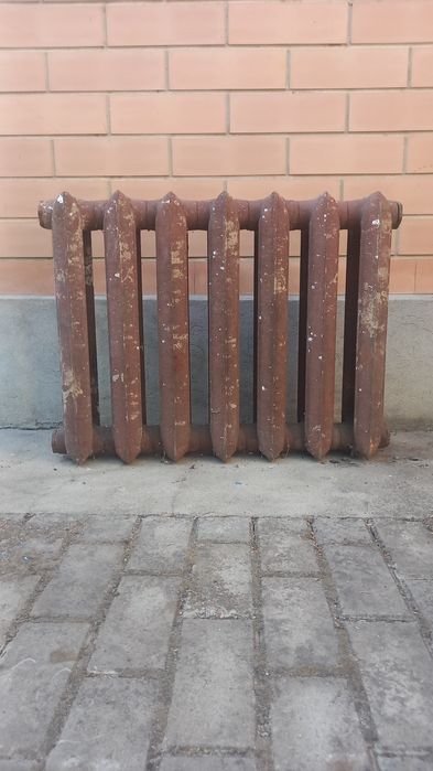 Нова чугунна батарея на сім секцій