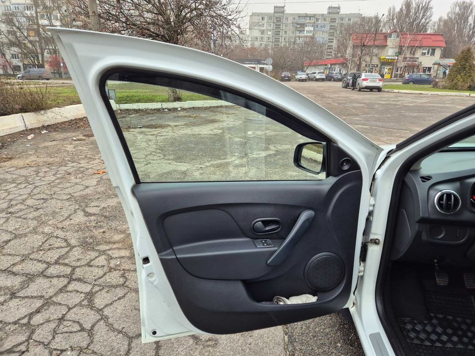 Renault Logan 2016г 1.2двигатель 114тыс км пробег