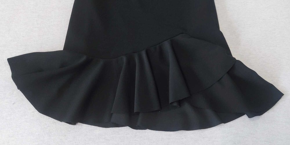 36 S / 38 M Zgrabna elegancka Sukienka Czarna ramiączka falbana