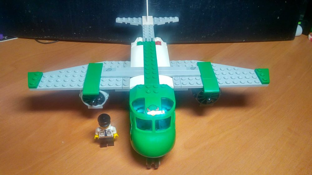 Конструктор Lego City  60101   Вантажний літак