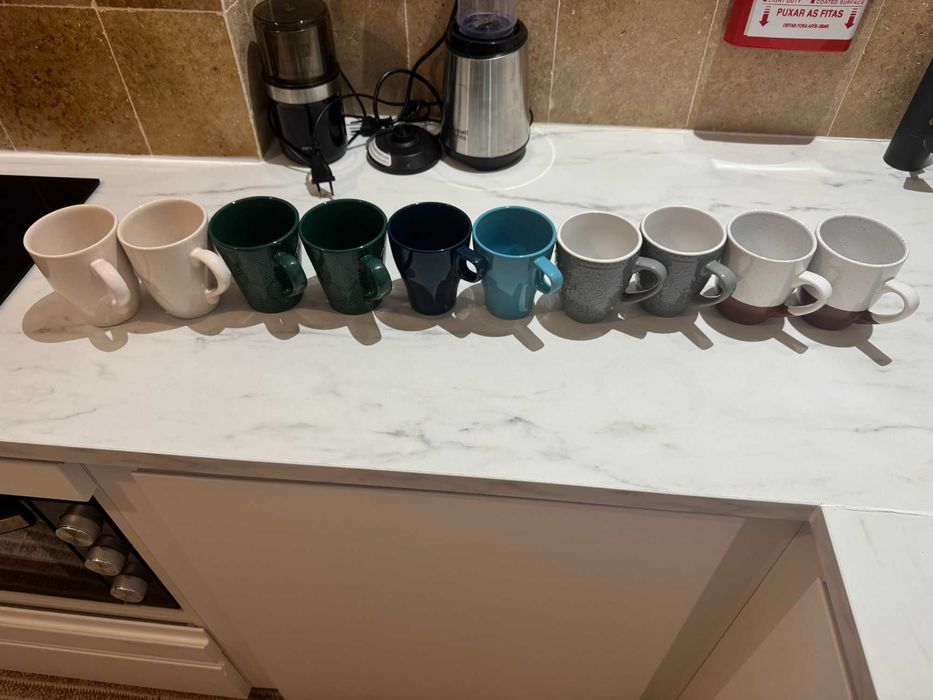 Conjunto de Canecas Grátis – Retirar Tudo no Local