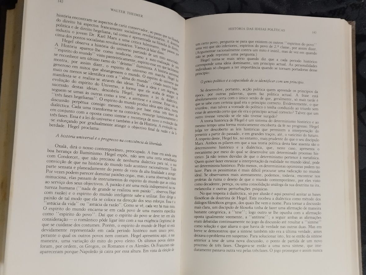 Livro encadernado "Histórias das Ideias Políticas"