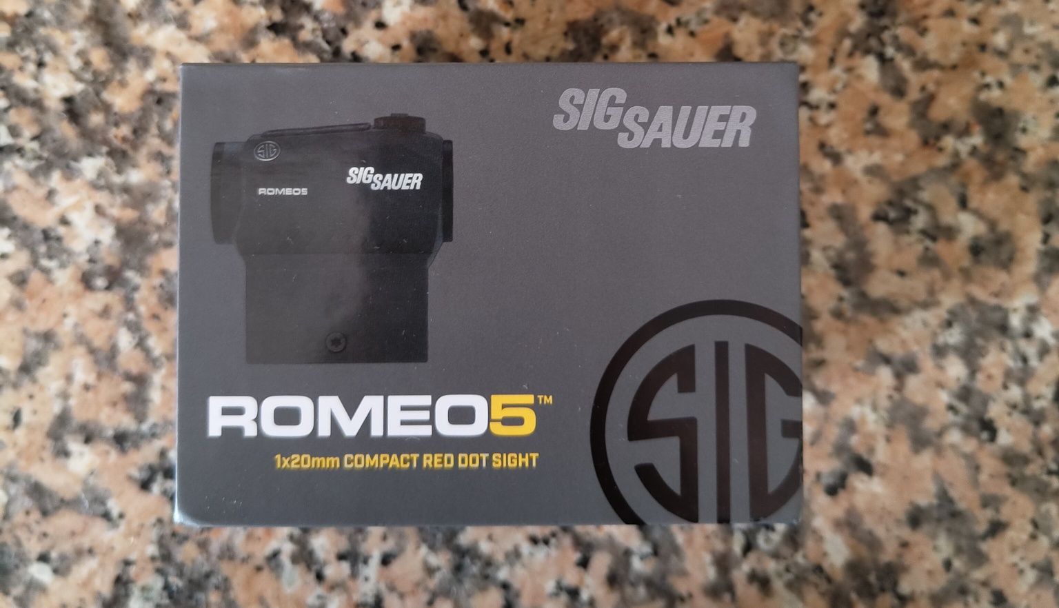 Mira sig sauer.     Romeo 5