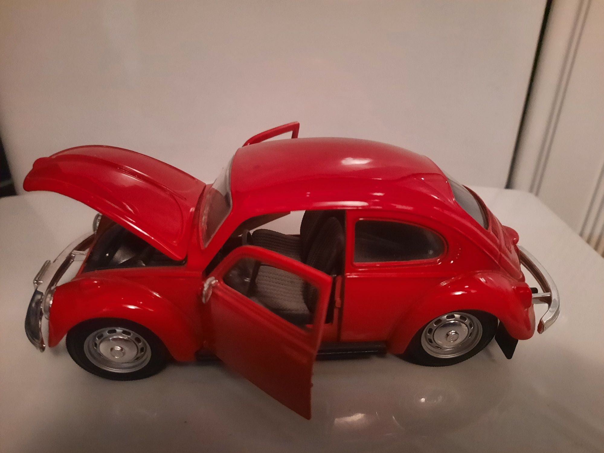 Auto Samochód Kolekcjonerski Volkswagen Beetle Garbus Maisto 1:24