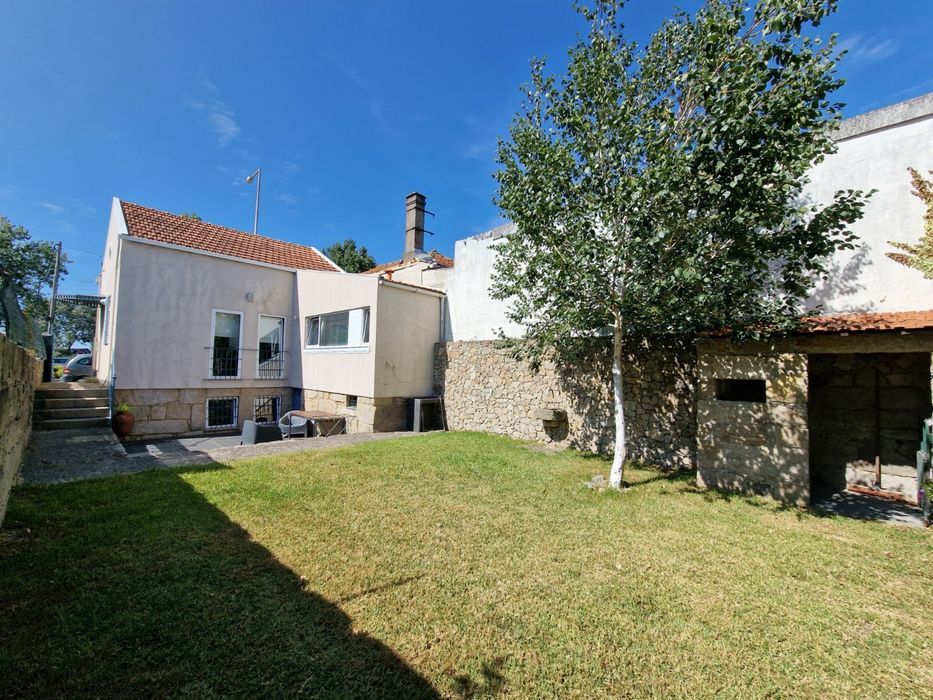 Casa independente com jardim