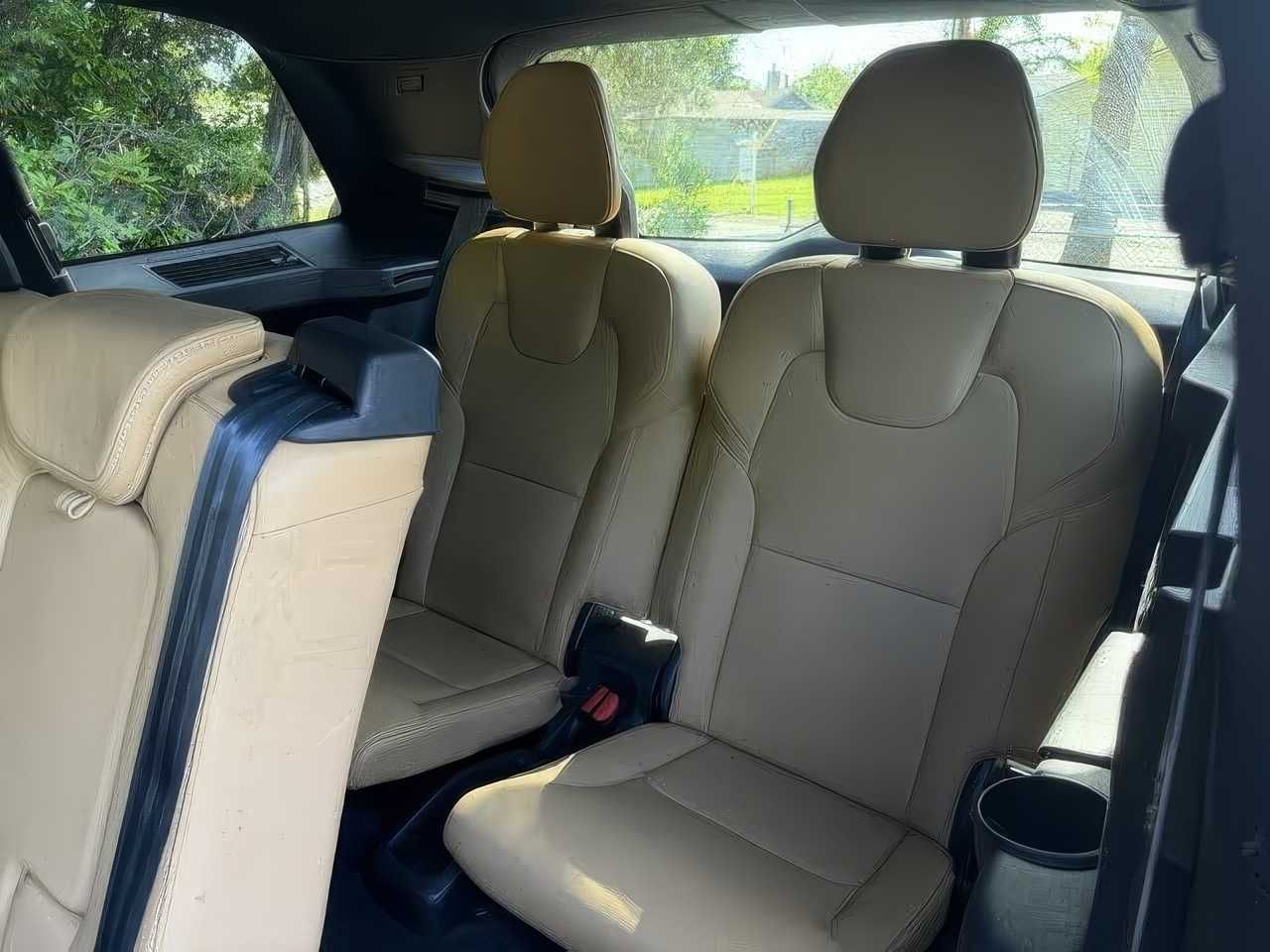2017 Volvo XC90 T6 Momentum