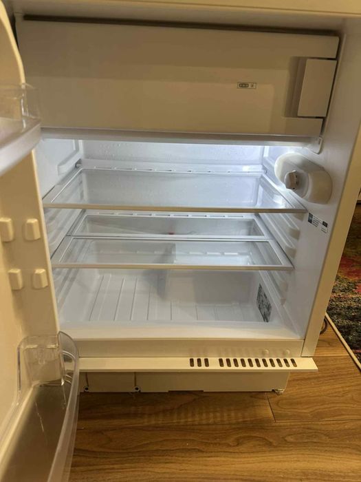 Lodówka do zabudowy Whirlpool WBUF011 – podblatowa, 82 cm