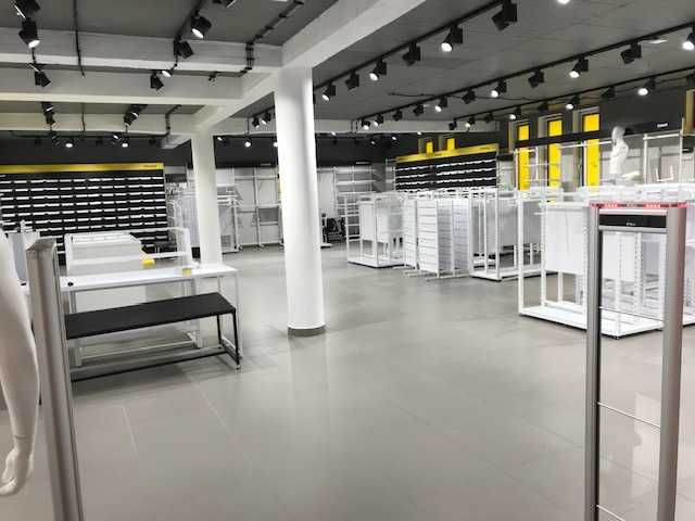 meble po sklepie 50style na salę sprzedaży 200m2