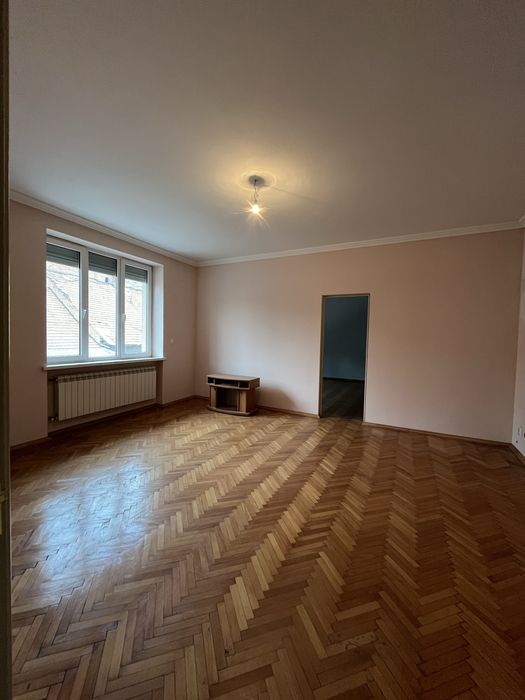 Продвється двохкімнатна квартира центр Мукачева/ вул. Миру