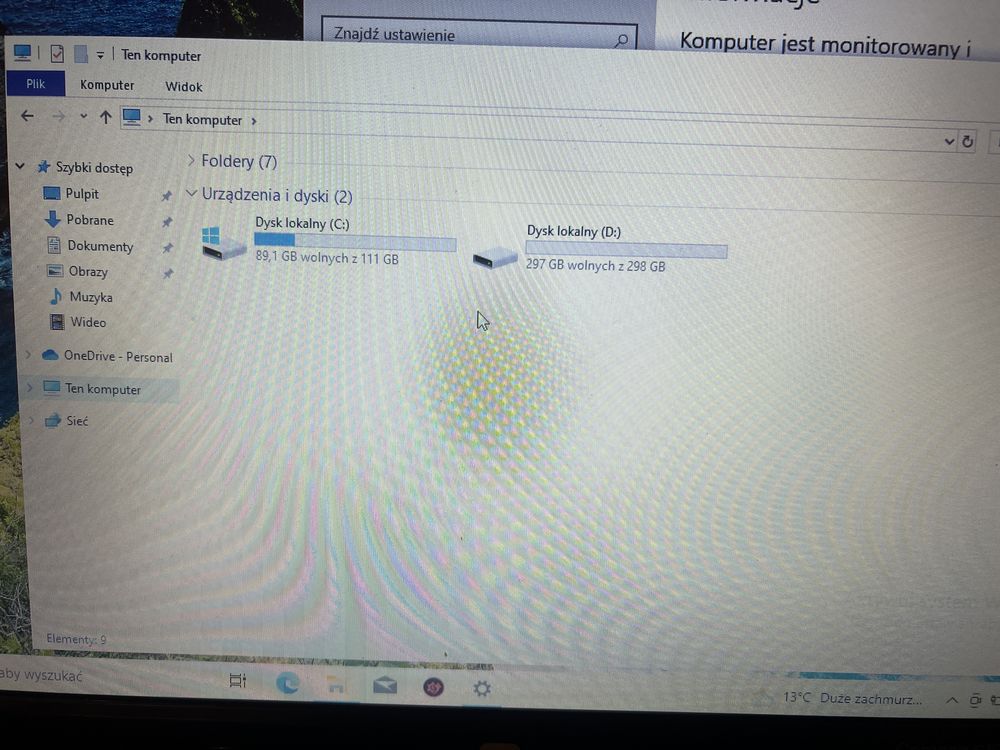 2 laptopy z ładowarkami