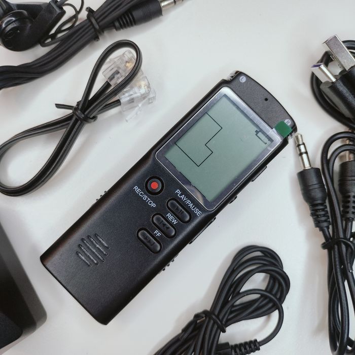 Dyktafon z akcesoriami