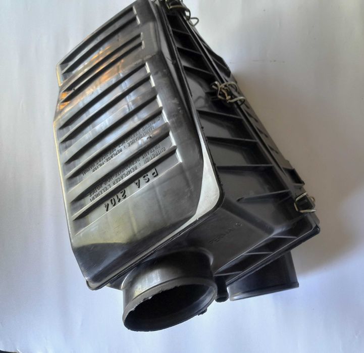 Filtr powietrza kompletny  FSO Polonez 1,9 D Caro-Atu-Truck .