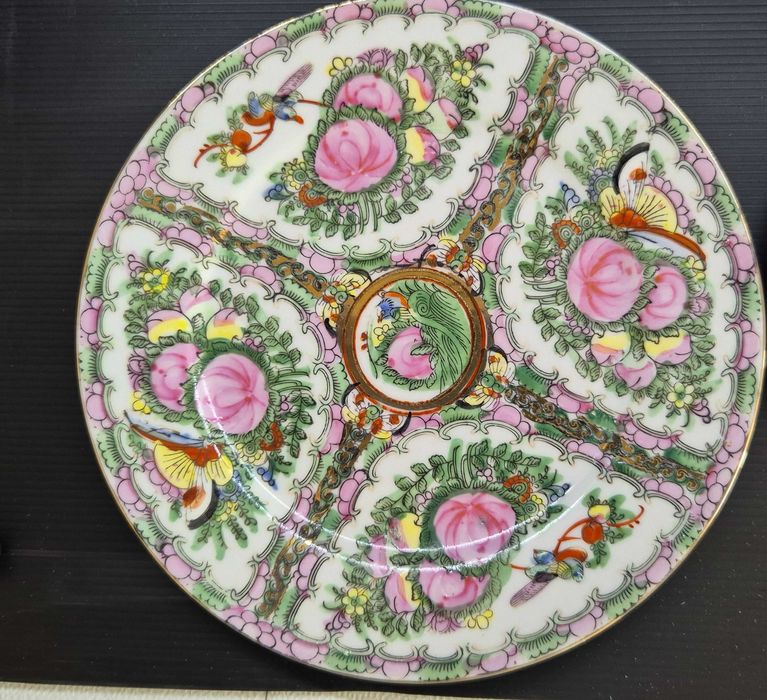 Pratos chineses decorativos e/ou utilitários