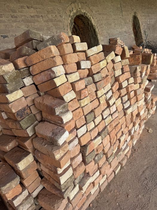 Cegła szamotowa klinowa