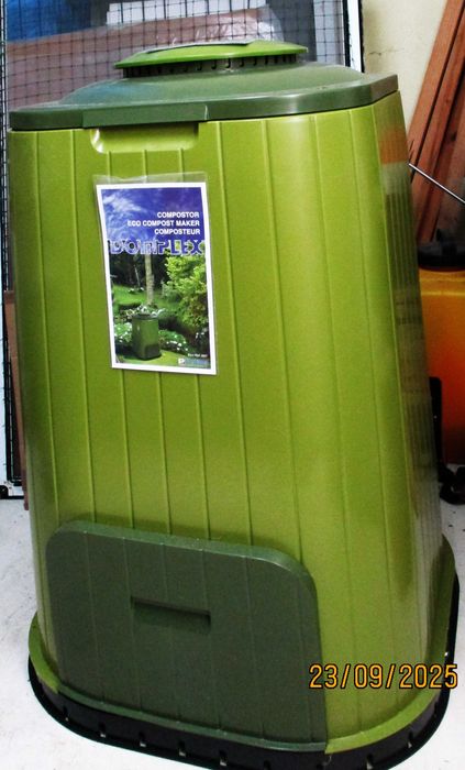 Compostor  para resíduos  sólidos de Jardim/quintal