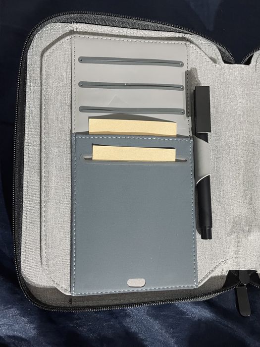 Teczka z power bankiem 5000 mAh i ładowarką indukcyjną teczka