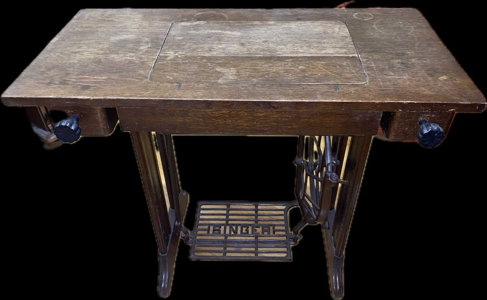 Zabytkowe maszyny do szycia- "SINGER" oraz "POKÓJ"