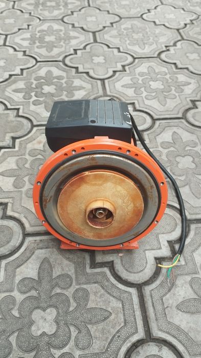 Двигатель  от  насосной станции 1.1 кВт