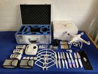 Drone DJI Phantom 3 4K + 3 Baterias com Mala e Extras