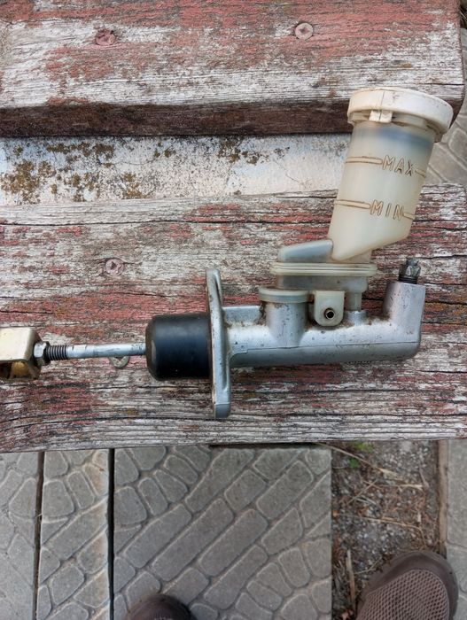 Головний циліндр зчеплення