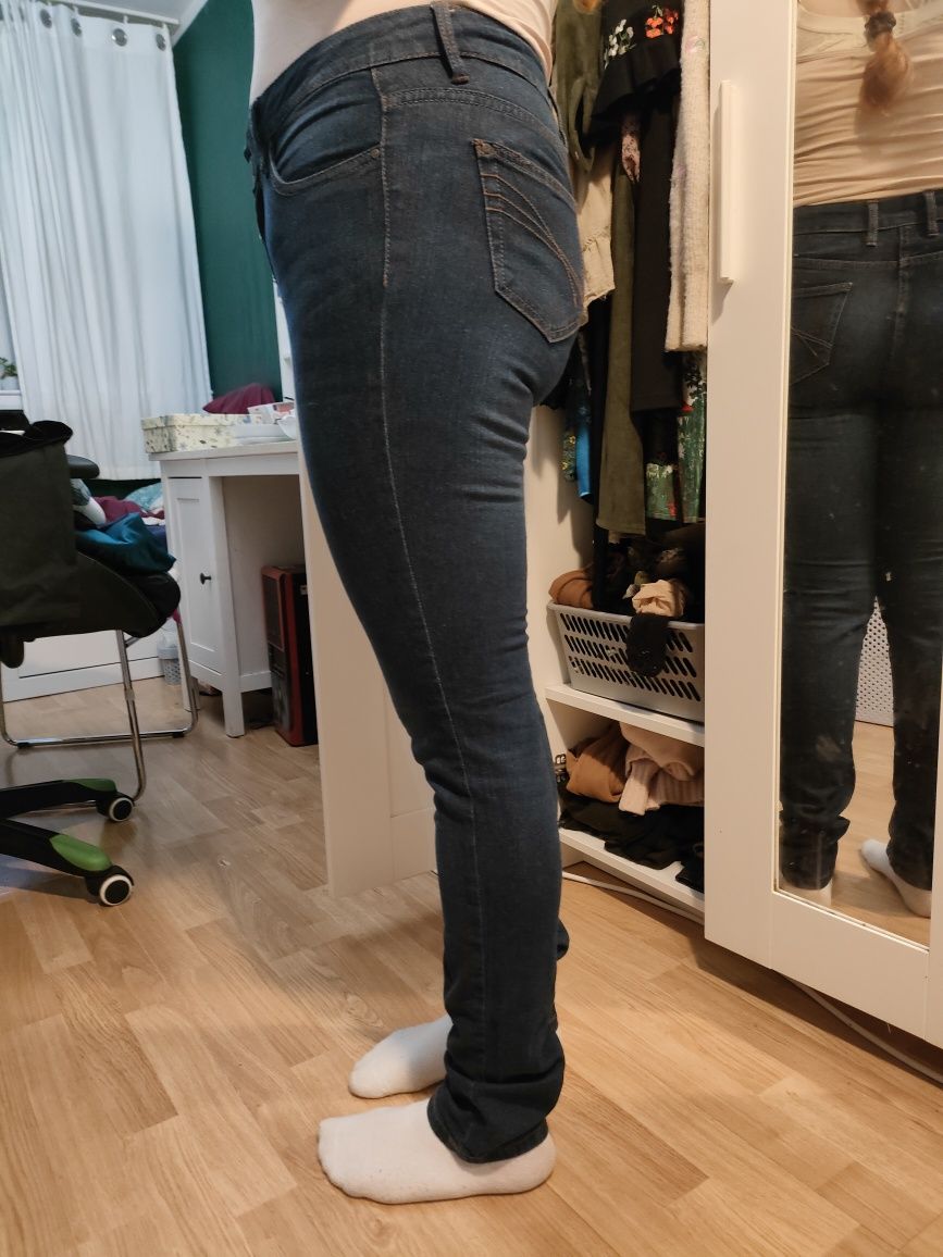 Nowe Jeansy ciemne