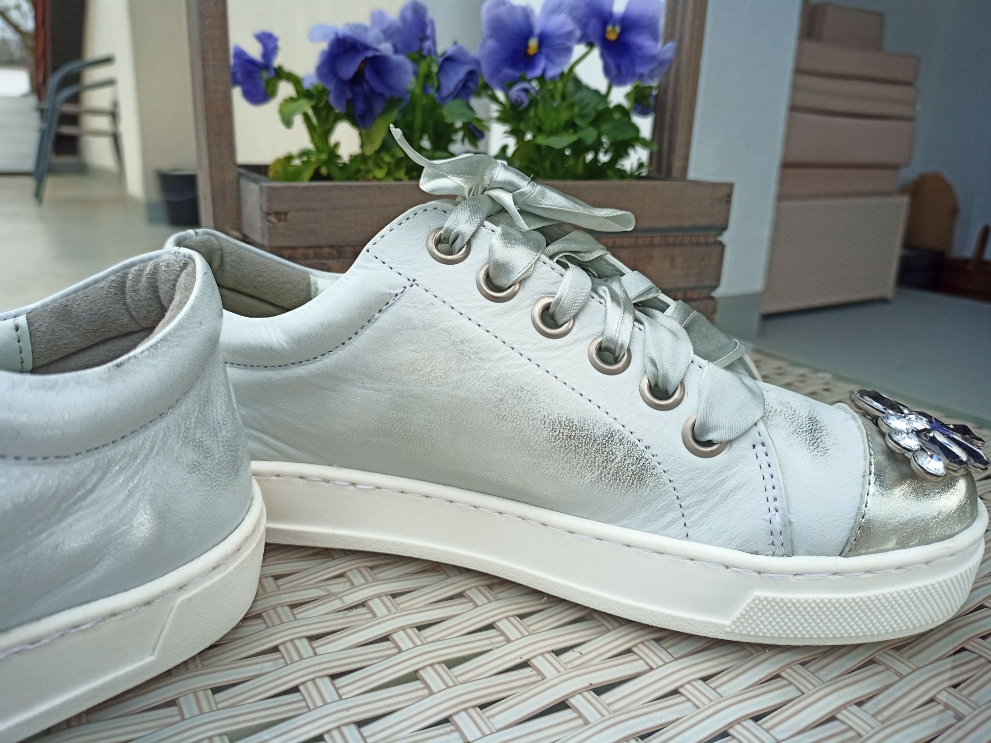 Nowe Trampki sneakersy damskie skóra Hellbut miu miu z kamieniami