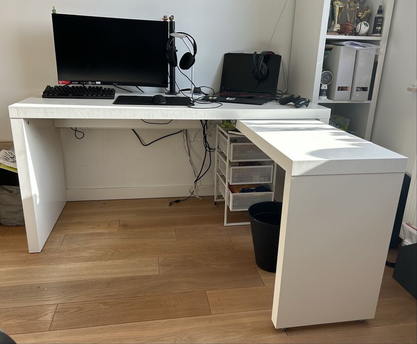 Biurko Malm z wysuwanym blatem