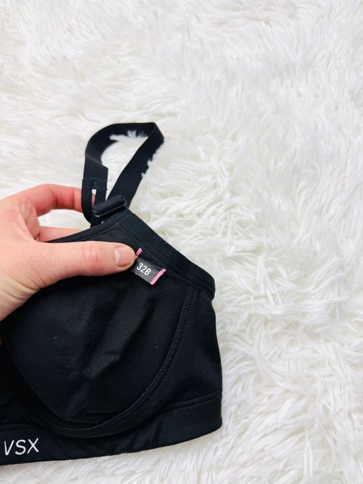 Biustonosz sportowy usztywniany 70B czarny