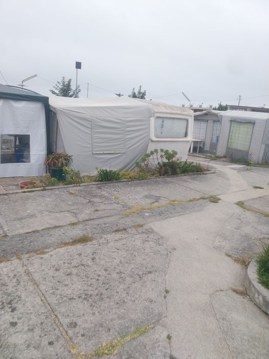 Caravam com avanço  parqueada