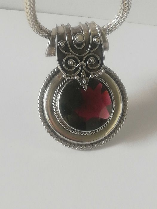 SREBRNY okazały wisior z Peru Oczko w kolorze ciemny burak