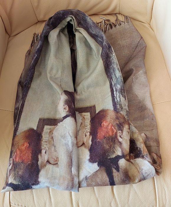 Продам жіночий шарф (палантин) з принтом