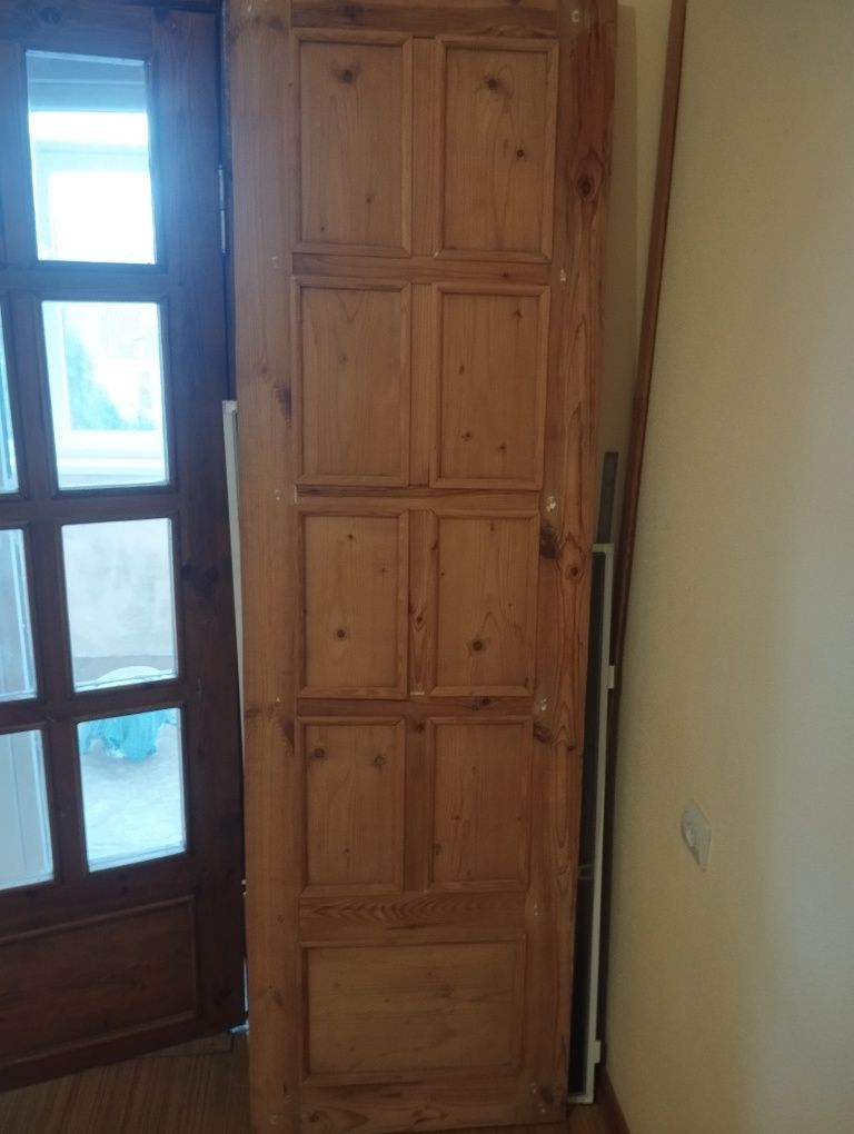 Продам  деревянные двери
