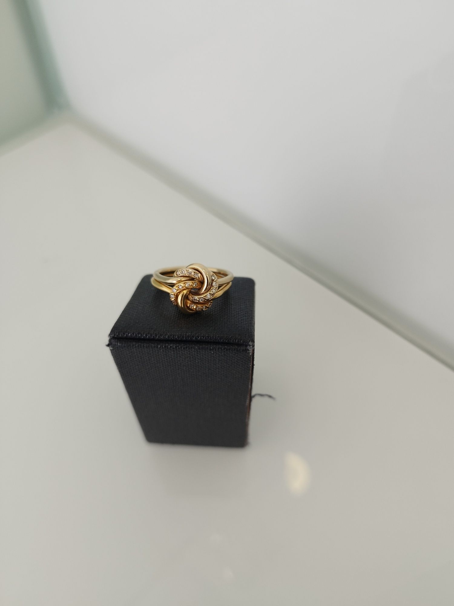 Anel com brilhantes bicolor em ouro de 19,2kt