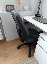 Krzeslo biurowe obrotowe na kółkach
