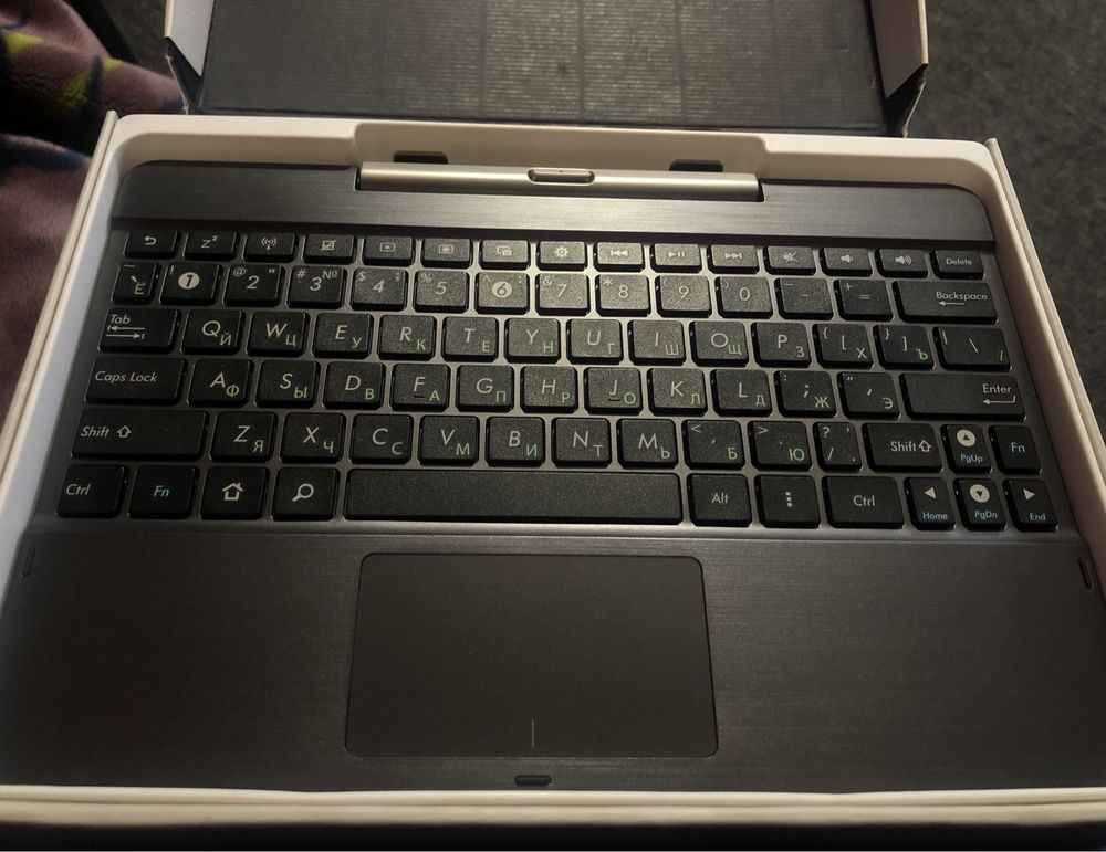 Планшет-трансформер Asus з клавіатурою (під розбір)
