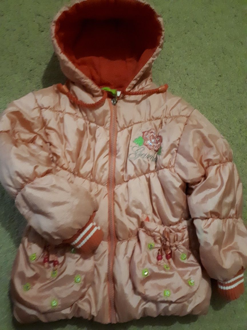 Демисезонная куртка курточка девочке 4-5 лет