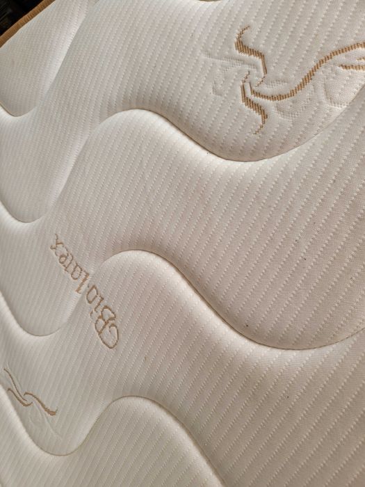 Sommier de casal com arrumação, cabeceira e colchão - Tudo