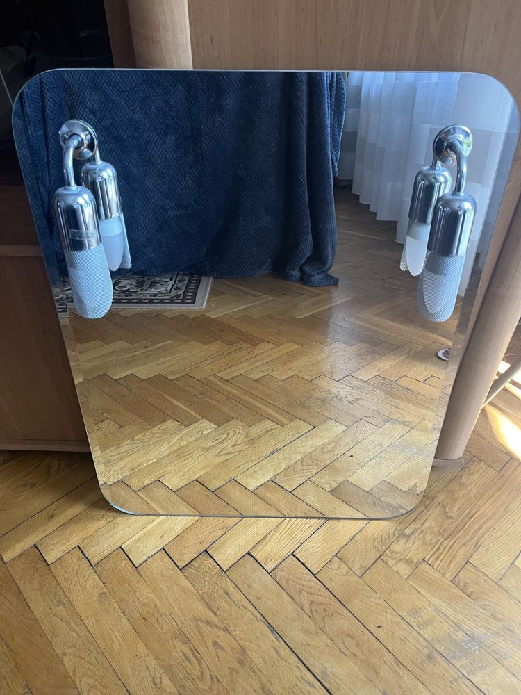 Lustro z oświetleniem