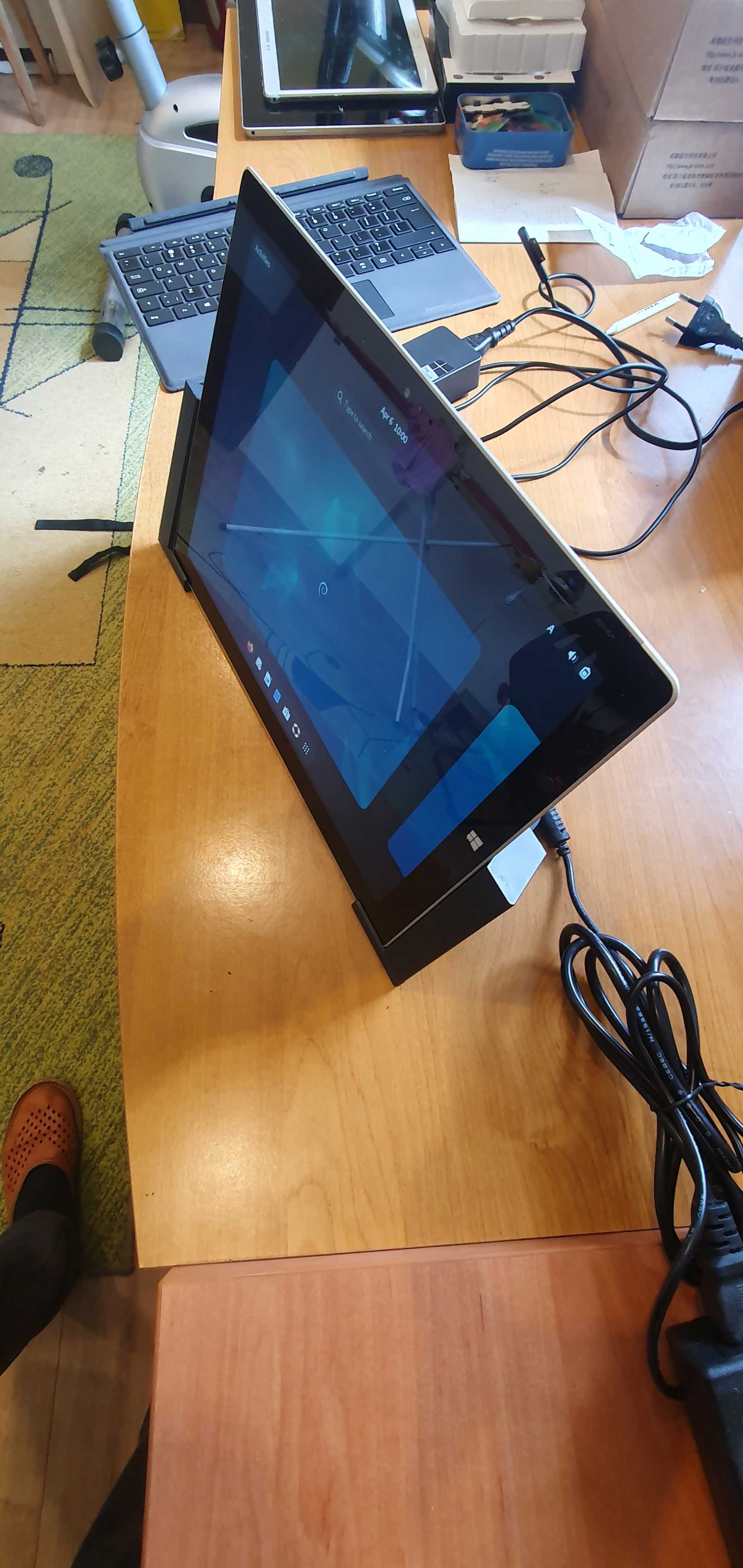 Surface Pro 3, 128GB - 99% stanu baterii, stacją dok. klaw. zasilacz