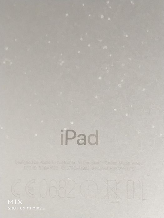 Apple iPad A1822 (64gb)