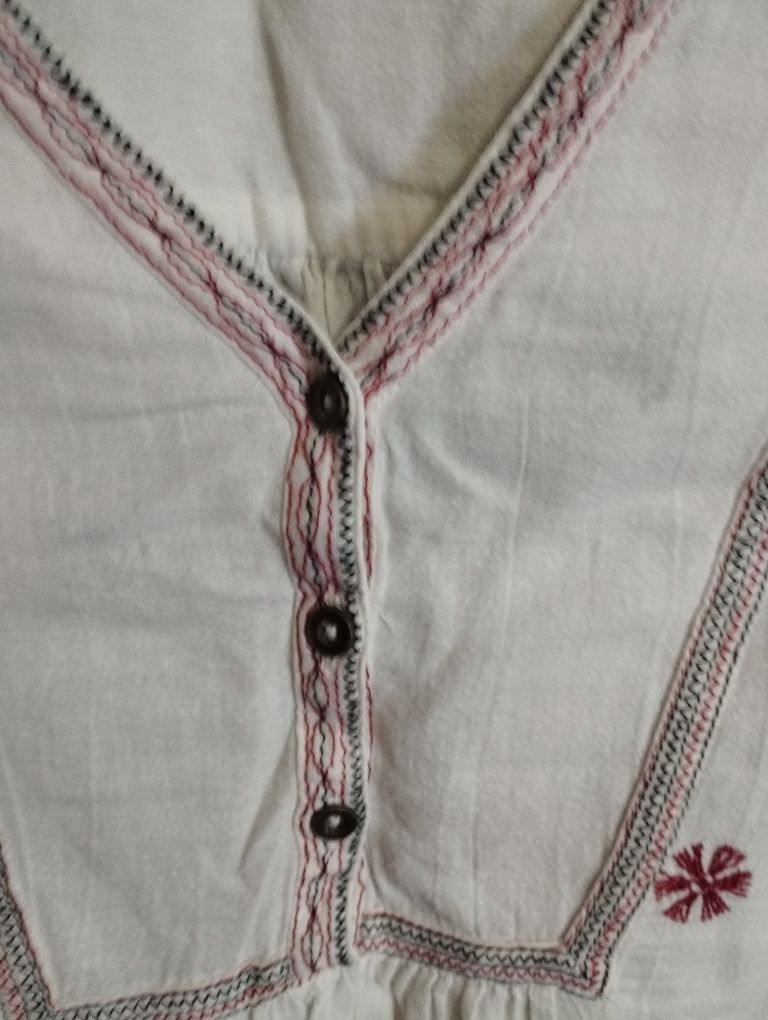 Натуральна блуза з вишивкою розмір S