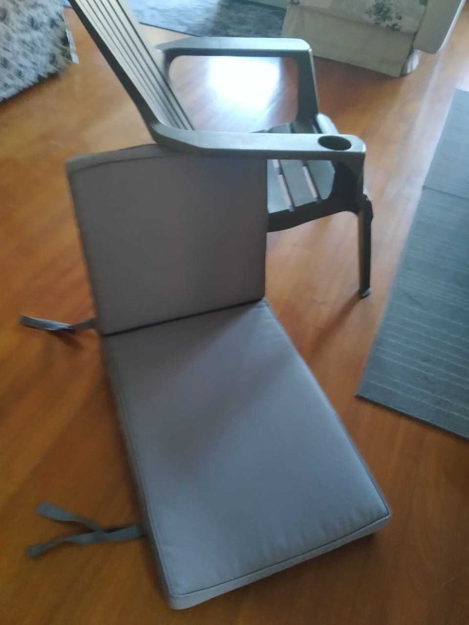 Cadeirão Relax em resina com almofada