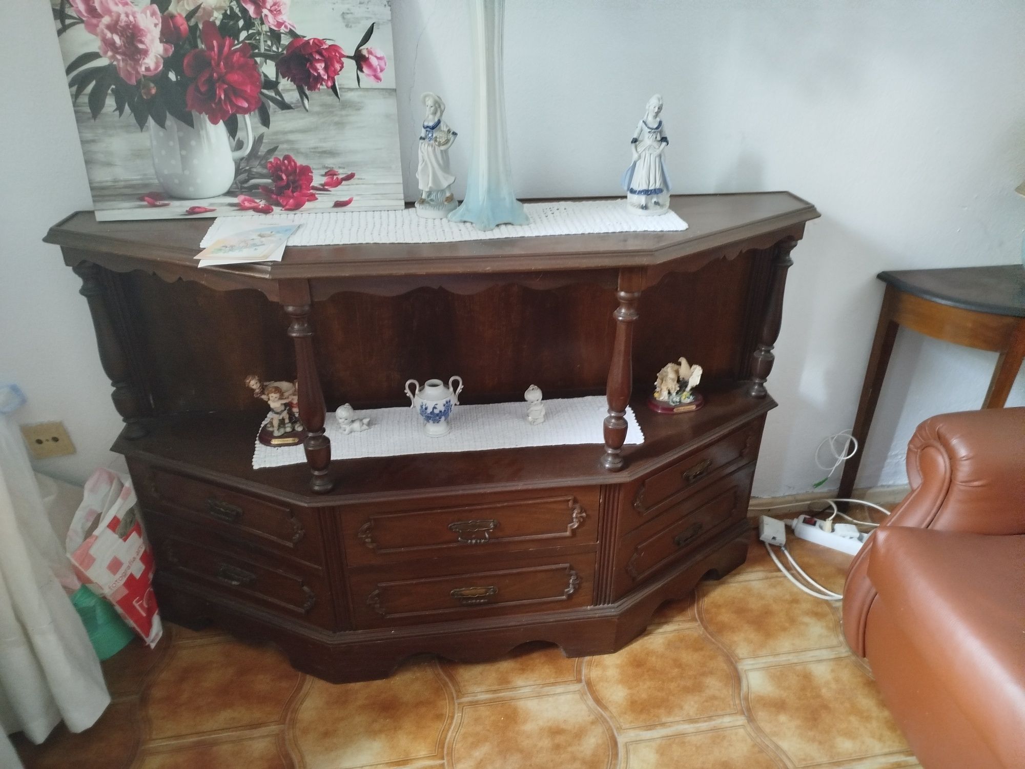 Vendo Cómoda  100€ e móvel da sala usadas 50€