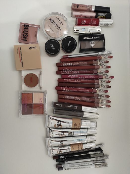 Великий лот косметики