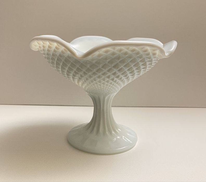 Pucharek cukiernica szkło lattimo Ząbkowice Astrid