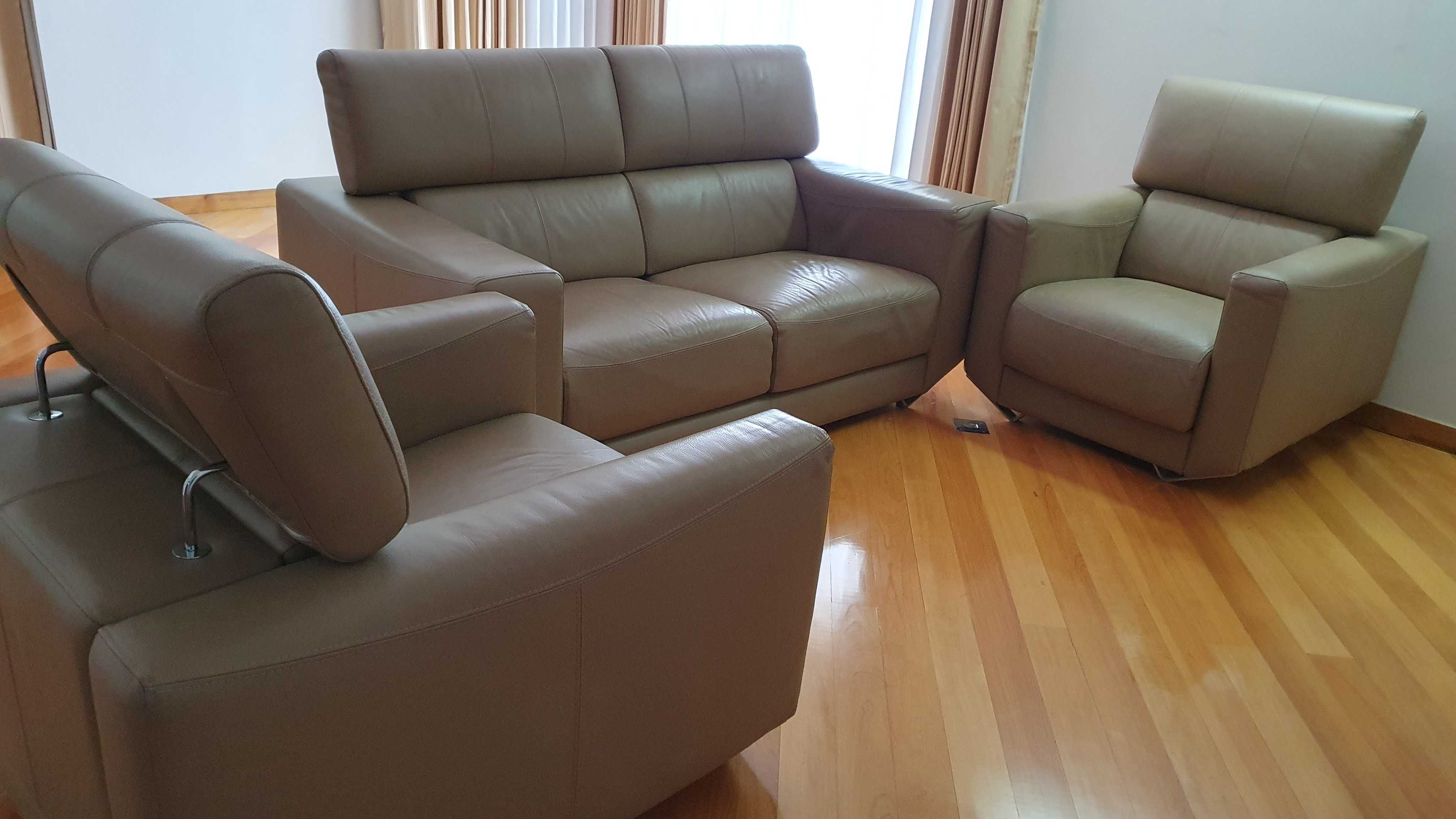 Conjunto de sofás em pele - até 31 Agosto