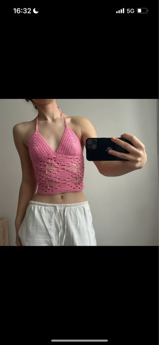 Różowy top szydełkowy halter handmade w kwiatki