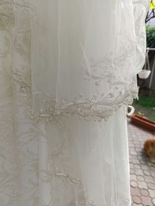 Весільна сукня і фата