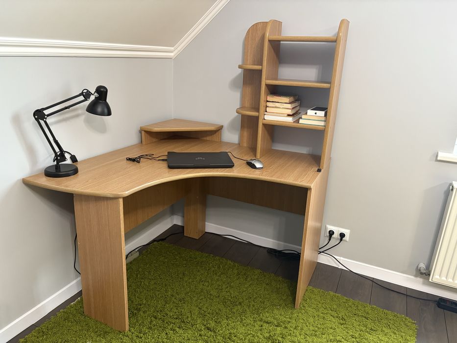 Компʼютерний стіл