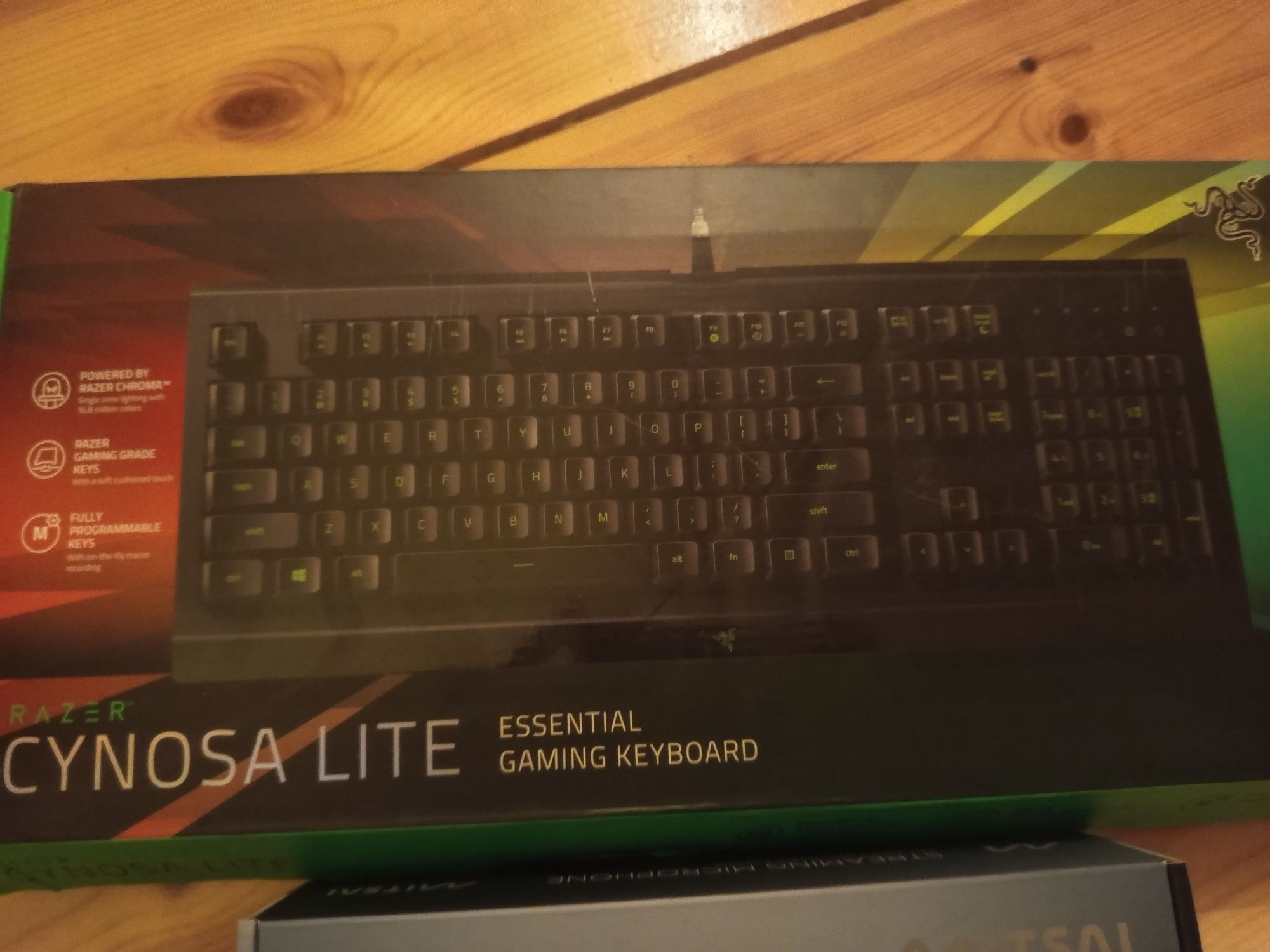 Teclado Razer Cynosa lite e microfone Miysai